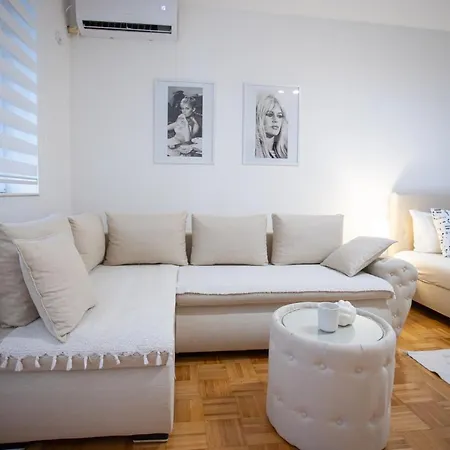 Elle Apartment
